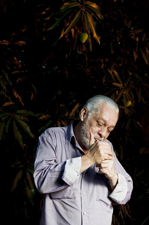 O compositor e poeta Paulo Csar Pinheiro na sede da gravadora Biscoito Fino, no Rio