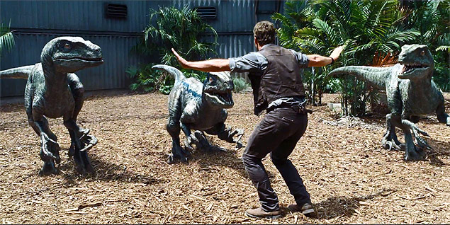 Chris Pratt em cena do filme "Jurassic World"