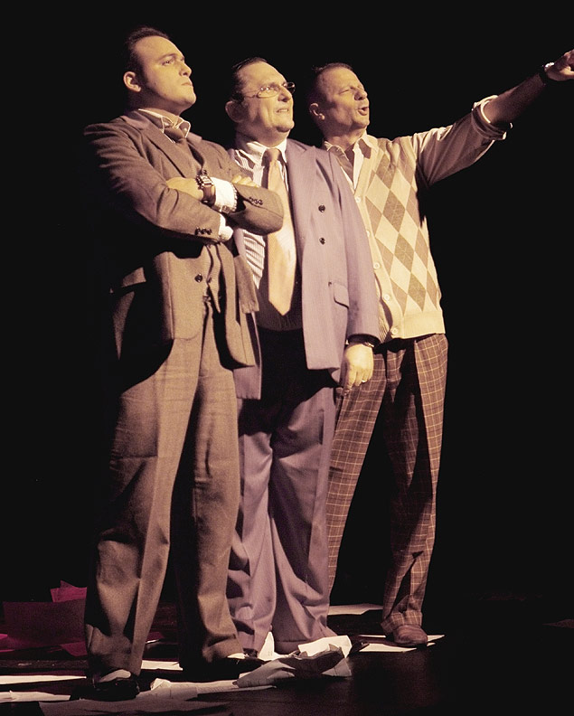 Espetáculo 'E O Vento Não Levou'. Atores: Fabio Cador (esq), Isser Korik (centro) e Henrique Stroeter