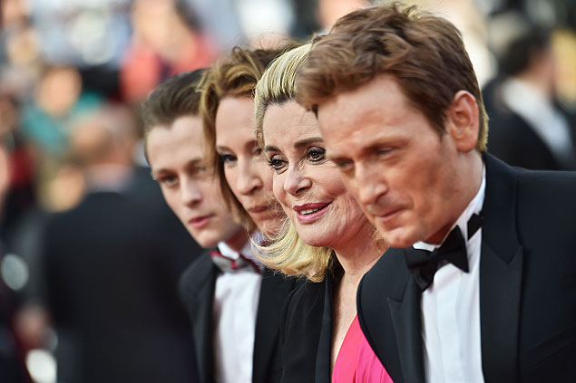 (From R) French actor Benoit Magimel, actress Catherine Deneuve, director Emmanuelle Bercot and actor Rod Paradot pose as they arrive for the screening of the film "Standing Tall" (Tete Haute) during the opening ceremony of the 68th Cannes Film Festival in Cannes, southeastern France, on May 13, 2015. AFP PHOTO / BERTRAND LANGLOIS ORG XMIT: TLR4001