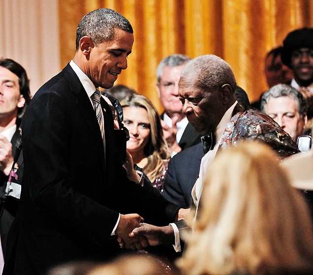 O presidente Barack Obama recebe B.B. King para uma apresentao na Casa Branca, em 2012