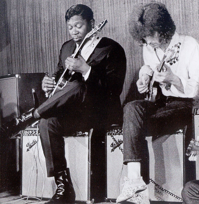 Os guitarristas B.B. King ( esq.) e Eric Clapton em Nova York, em setembro de 1967