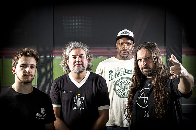 Retrato da banda brasileira Sepultura em 2015
