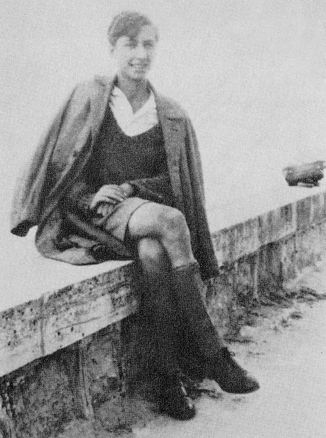 Roland Barthes em foto de ano desconhecido presente na exposio da Casa das Rosas.