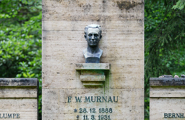 Tmulo da famlia Plumpe, em Stahnsdorf, na Alemanha, de onde foi roubado o crnio do cineasta expressionista Friedrich Wilhelm Murnau