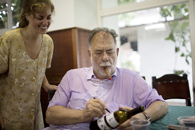 O diretor Francis Ford Coppola d autgrafo na Escola Internacional de Cinema e TV de Cuba, em 2015