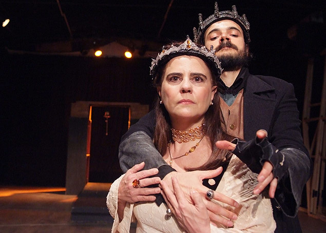 Os atores Chico Carvalho e Mayara Magri, durante o ensaio da pea teatral "Ricardo 3".