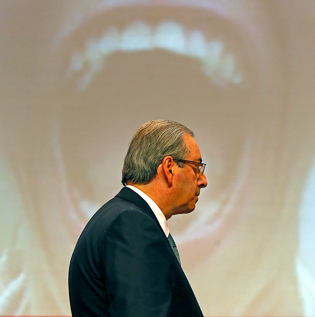 O presidente da cmara Eduardo Cunha terminou de romper com o governo aps ser atingido por investigaes
