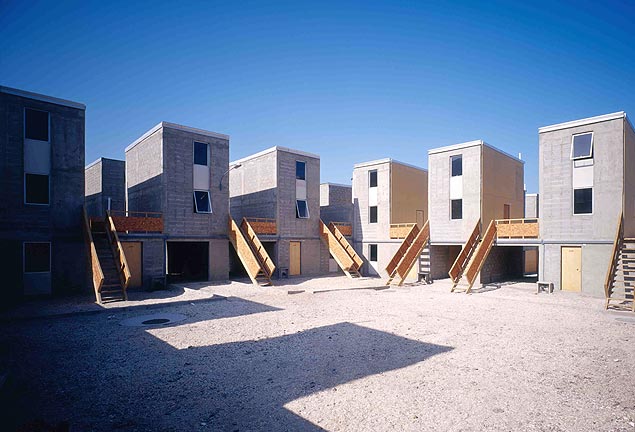 Projeto Quinta Monroy, no deserto do Chile, prevê espaço para 'puxadinho' de moradores 