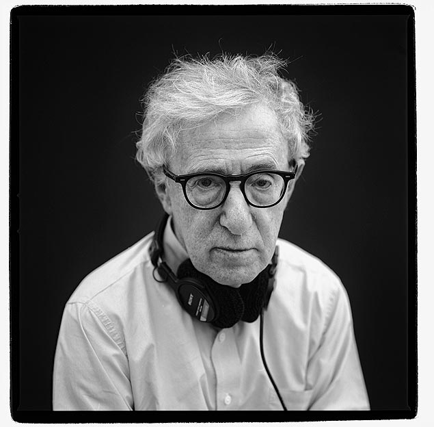 Woody Allen posa para foto em set de filmagem nos EUA, em 2014