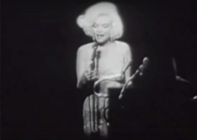 Marilyn Monroe sings happy birthday to JFk at his birthday party in New Yorks Madison Square Garden - https://www.youtube.com/watch?v=Y74oWon5VTo
