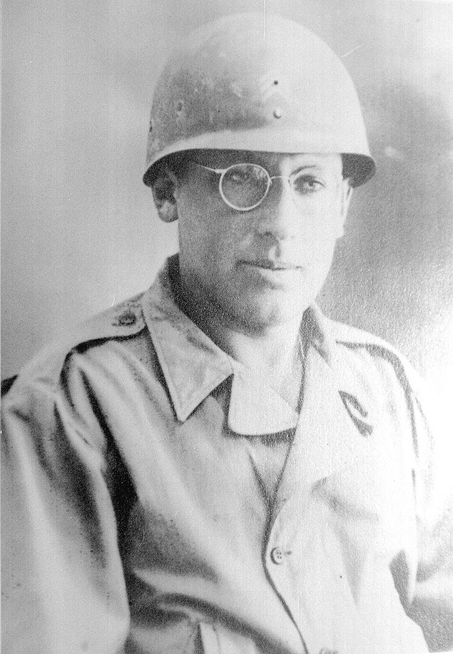 Boris Schnaiderman aos 28 anos, dois dias depois do fim da 2 Guerra, em 1945 
