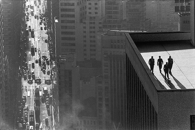 Men on a Rooftop, foto de Ren Burri feita em So Paulo em 1960