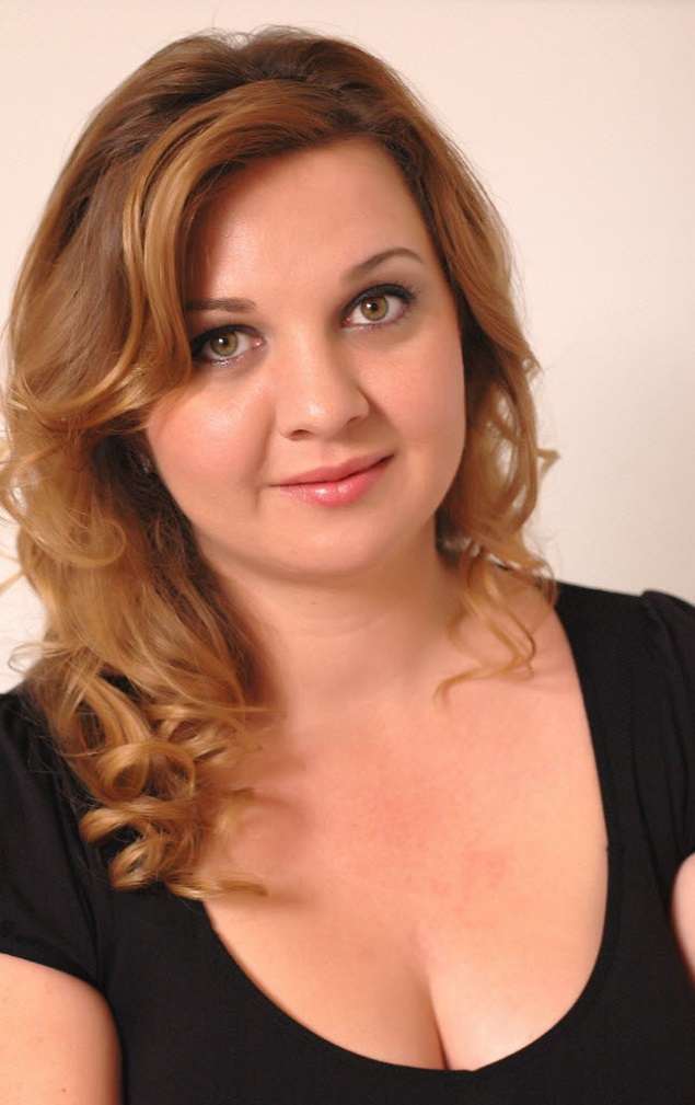 A autora de 'chicklit' Carina Rissi, em foto de 2011