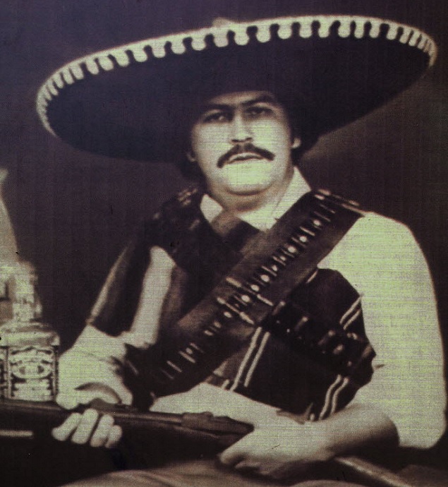 Foto de arquivo mostra o narcotraficante colombiano Pablo Escobar, morto em 1993