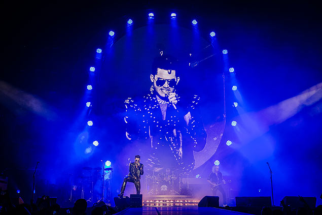 SO PAULO, SP, BRASIL, 16-09-2015: &#150;Show Queen + Adam Lambert&#148; no ginsio do ibirapuera. A parceria entre o lendrio grupo de rock e um dos mais talentosos cantores da nova gerao chega ao Brasil com a turn &#147;Don&#146;t Stop Them Now. (Foto: Avener Prado/Folhapress, ILUSTRADA) Cdigo do Fotgrafo: 20516 ***EXCLUSIVO FOLHA*** ORG XMIT: 20516