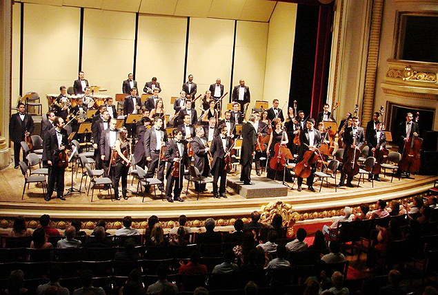 Msicos da Orquestra Sinfnica de Ribeiro Preto, que passa por grave crise financeira