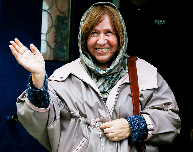 Belarusian journalist and writer Svetlana Alexievich the 2015 Nobel literature winner, waves to journalists as she leaves after a news conference in Minsk, Belarus, Thursday, Oct. 8, 2015. Belarusian writer Svetlana Alexievich won the Nobel Prize in literature Thursday, for works that the prize judges called 