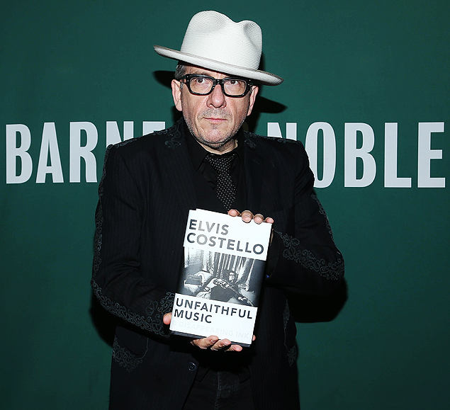 NEW YORK, NY - OCTOBER 13: Elvis Costello promotes his new book, "Unfaithful Music And Disappearing Ink" at Barnes & Noble Union Square on October 13, 2015 in New York City. Rob Kim/Getty Images/AFP == FOR NEWSPAPERS, INTERNET, TELCOS & TELEVISION USE ONLY ==
