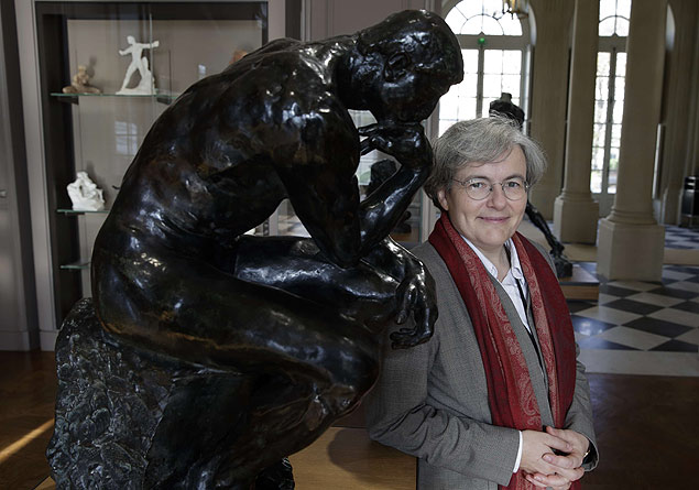 Musee Rodin Director Catherine Chevillot poses next to the sculpture "Le Penseur" (The Thinker, 1881-1882 original size) by French sculptor Auguste Rodin (1840-1917) at the Musee Rodin in Paris, France, November 5, 2015. After a complete restoration over the past three years, the Hotel Biron, Home of the Rodin museum since 1919, will reopen its doors to the public on November 12, 2015, the 175th birthday of the famous French sculptor. REUTERS/Philippe Wojazer ORG XMIT: PHW23