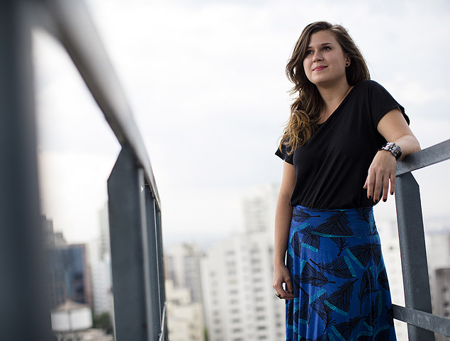SAO PAULO, SP, BRASIL, 11-11-2015: XXXXXXX. A escritora e produtora Carol Rodrigues e finalista do Jabuti e vence premio Biblioteca Nacional. (Foto: Fabio Braga/Folhapress, ILUSTRADA)***EXCLUSIVO***.