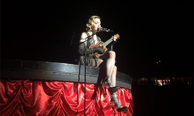 Madonna chora e canta 