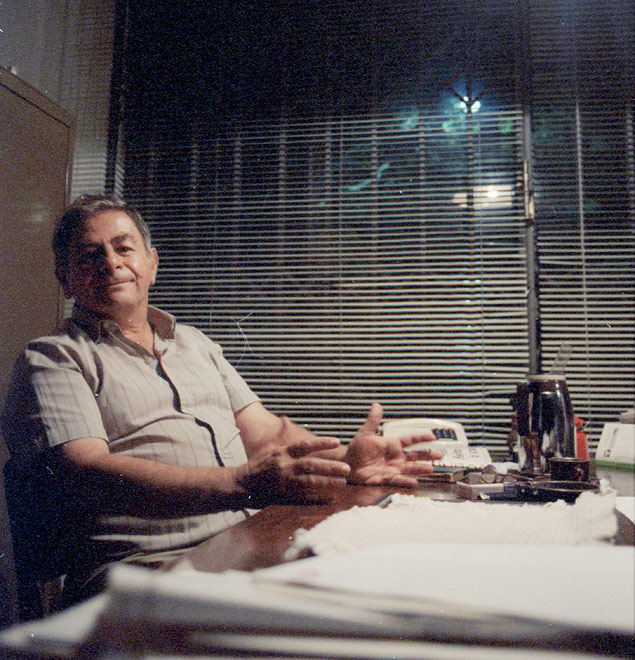 SÃO PAULO, SP, BRASIL, 17-05-2015: O escritor Raduan Nassar, autor de "Um Copo de Cólera", que será transformado em filme, durante entrevista em sua casa, no bairro de Perdizes, em São Paulo (SP). (Foto: Moacyr Lopes Jr./Folhapress. Negativo: SP 080875-1995)