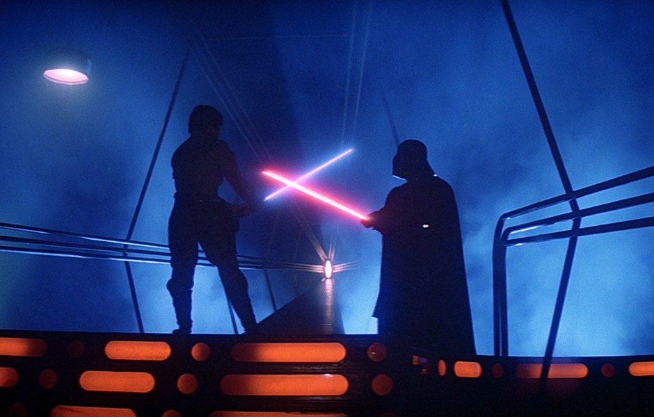 Legenda: Duelo de sabres de luz entre Darth Vader e Luke Skywalker, da saga &quot;Star Wars&quot;.Reproduohttp://vignette3.wikia.nocookie.net/starwars/images/7/71/Lukevaderesb.png/revision/latest?cb=20130219045408
