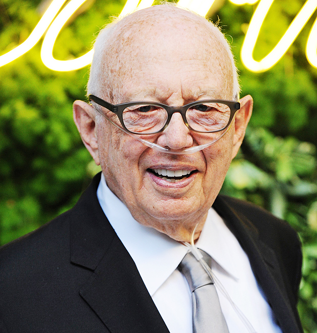 PX. New York (United States), 22/05/2013.- A file picture dated 21 May 2013 shows US artist Ellsworth Kelly arriving at The Museum of Modern Art's (MoMA) Party in the Garden, in New York, New York USA. US artist Ellsworth Kelly has died at age 92, on 27 December 2015. (Estados Unidos) EFE/EPA/PETER FOLEY ORG XMIT: Px