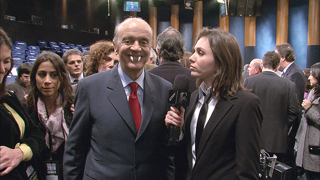 A então repórter do CQC entrevista José Serra 