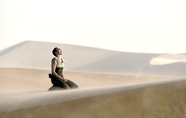 Charlize Theron no papel de Furiosa, em 'Mad Max: Estrada da Fúria