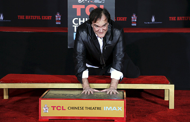Director Quentin Tarantino places his handprints in cement in the forecourt of the TCL Chinese theatre in Hollywood, California January 5, 2016. REUTERS/Mario Anzuoni TPX IMAGES OF THE DAY ORG XMIT: MA900