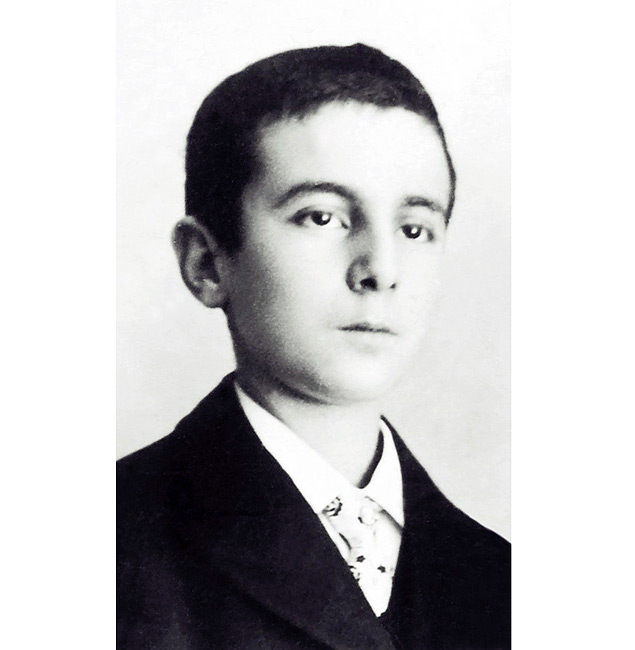 O poeta português, Fernando Pessoa, aos 13 anos. 