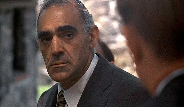 Abe Vigoda interpreta Salvatore Tessio no filme 