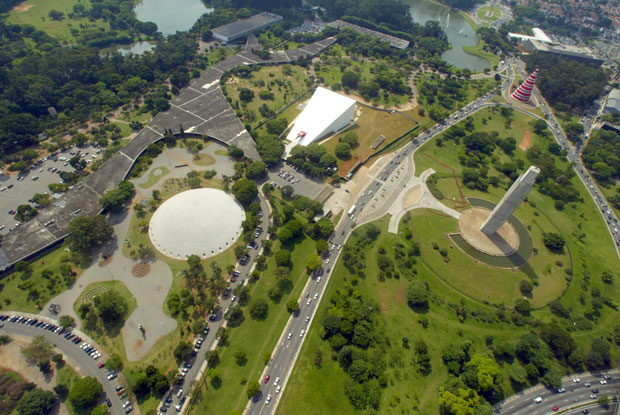 A Oca e o Auditrio em imagem do parque Ibirapuera visto de cima