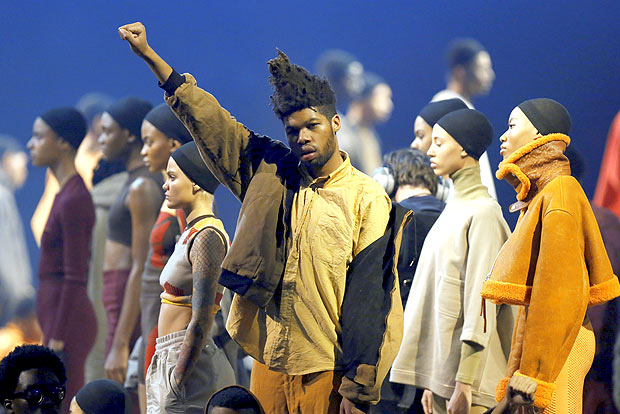 Modelos no lanamento da coleo Yeezy Season 3 de Kanye West na Semana de Moda de Nova York