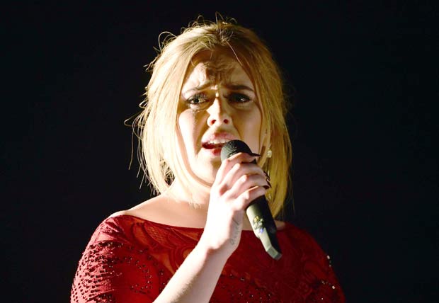 Adele performs onstage during the 58th Annual Grammy music Awards in Los Angeles February 15, 2016. AFP PHOTO/ ROBYN BECK ORG XMIT: VM476