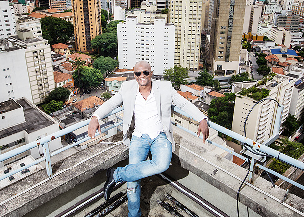 SAO PAULO, SP, 29.01.2016: Val Perre - Retrato do ator ator Val Perre, baiano que mora no Rio de Janeiro esta conhecendo melhor a capital Sao Paulo, agora que esta com uma peca em cartaz. (Foto: Bruno Poletti/Folhapress, FSP-MONICA BERGAMO) ***EXCLUSIVO FOLHA***