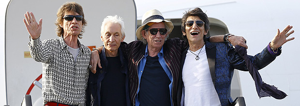 (L-R) Mick Jagger, Charlie Watts, Keith Richards and Ronnie Wood of the Rolling Stones stand together after landing in Havana, March 24, 2016. REUTERS/Ivan Alvarado ORG XMIT: CDG08
