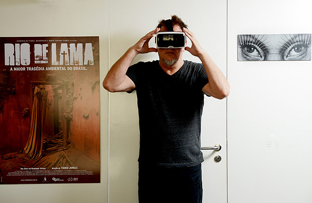 SÃO PAULO / SÃO PAULO / BRASIL - 24/03/2016 -14 :00h - Retrato do diretor Tadeu Jungle, que vai lançar o filme Rio de Lama, realizado em Realidade Virtual sobre o rompimento da barragem da Samarco, em Mariana, MG.- ( Foto: Karime Xavier / Folhapress). ***EXCLUSIVO***MONICA BERGAMO
