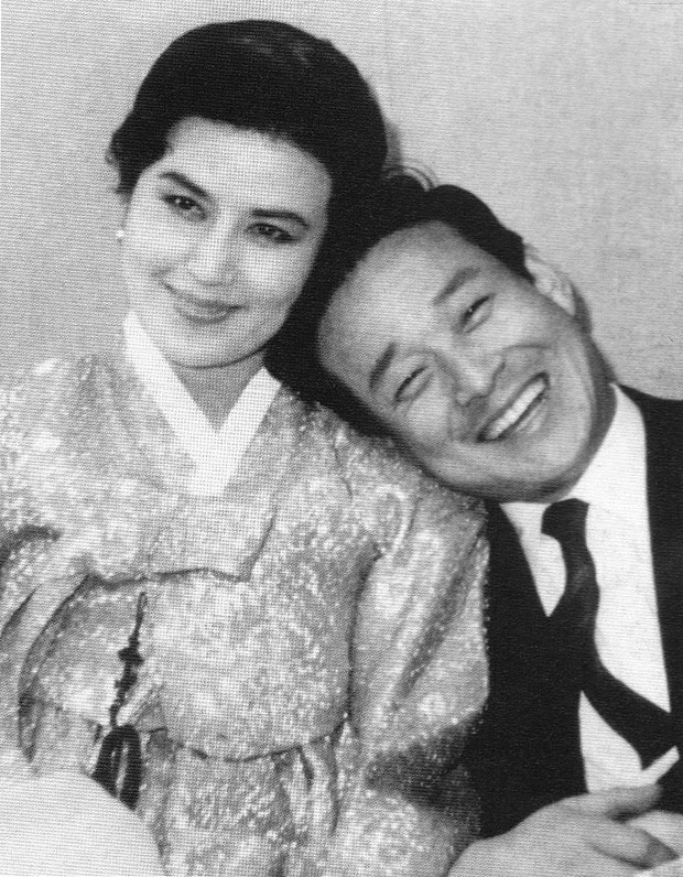 Choi Eun-Hee e Shin Sang-ok juntos no aniversrio de Shin, em 1960