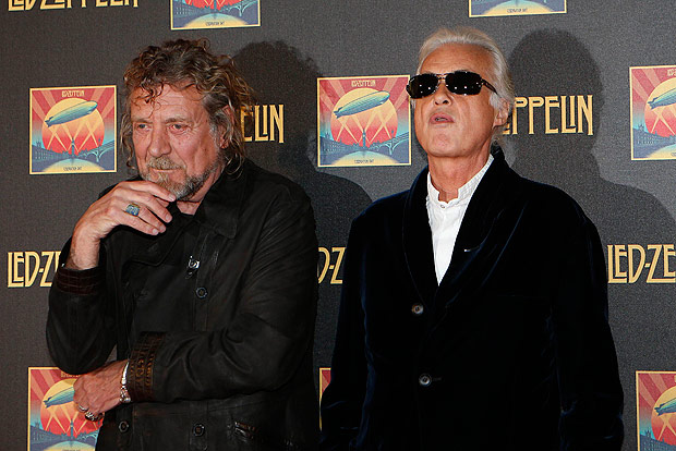 Led Zeppelin singer Robert Plant (L) and guitarist Jimmy Page pose for photographers as they arrive for the U.K. premiere of 