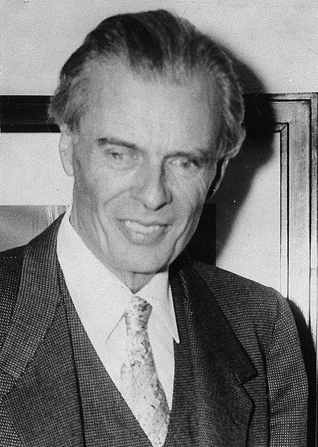 O escritor inglês Aldous Huxley