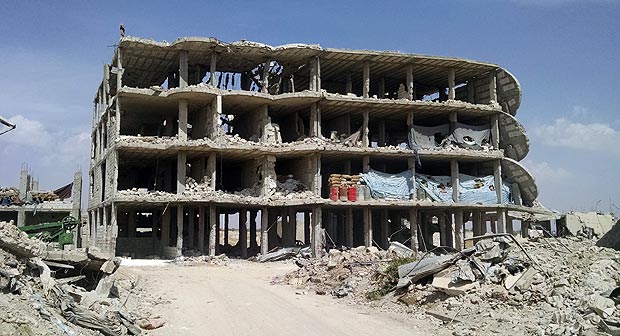 Ruinas de Kobani, no norte da Siria, na fronteira com a Turquia