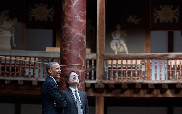 President Barack Obama stands on stage with Patrick Spottiswoode, Director of Education for the Globe Theatre, as he tours the open air Globe Theatre in London, Saturday, April 23, 2016. (AP Photo/Carolyn Kaster) ORG XMIT: GBRK123