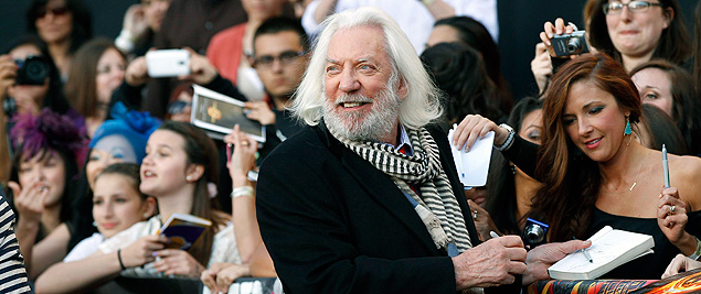 ORG XMIT: MA236 Cast member Donald Sutherland signs autographs at the premiere of "The Hunger Games" at Nokia theatre in Los Angeles, California March 12, 2012. The movie opens in the U.S. on March 23. REUTERS/Mario Anzuoni (UNITED STATES - Tags: ENTERTAINMENT)