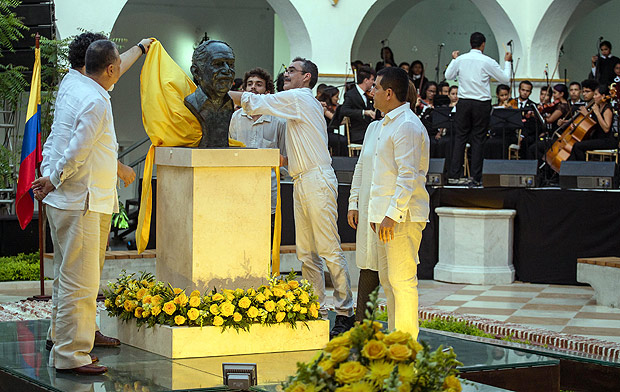 Filhos e parentes de Garcia Mrquez inauguram busto em sua homenagem em Cartagena