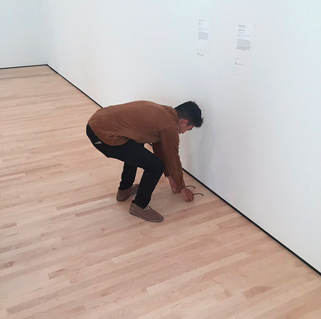 TJ Khayatan coloca culos no cho do Museu de Arte Moderna de So Francisco (EUA)