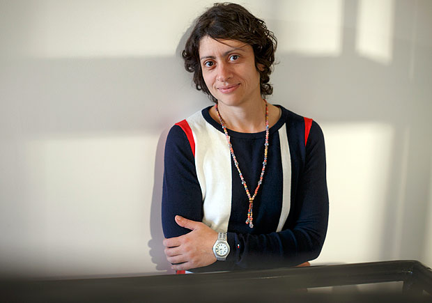 A escritora Basma Abdel Aziz, que escreveu a ficção 'The Queue'