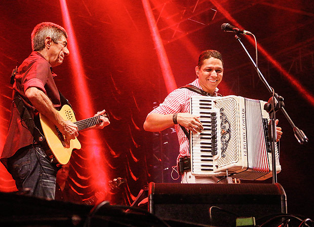 Fagner e Targino Gondim durante show de encerramento do 4 Festival Internacional da Sanfona